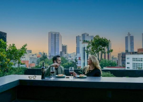 Loft -Skyline view- Rooftop pool, gym, bbq & more